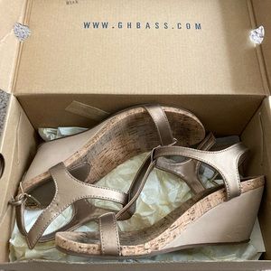 Bass Bloom metallic gold and cork strappy wedge sandals size 8.5